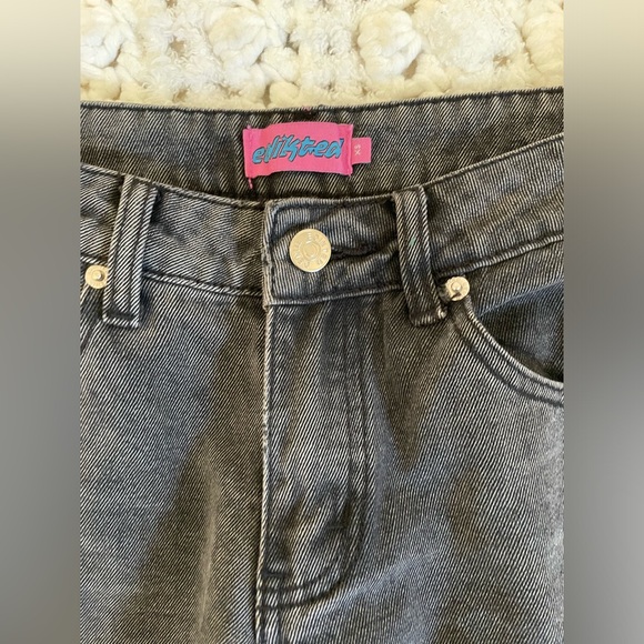 EDIKTED Petite Raelynn Washed Low Rise Jeans - Picture 5 of 6